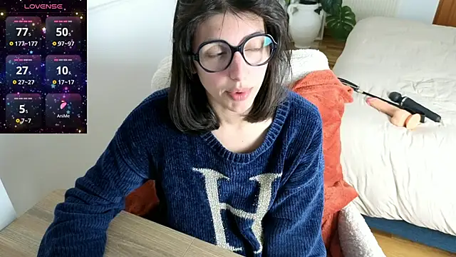 charlieangella online show from May 13, 2026, 7:33 pm
