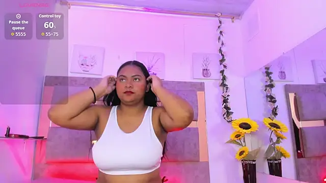 Snapshot of Playful_Violet chatting on May 19, 2026, 2:23 pm Playful Violet online show from May 19, 2026, 2:23 pm