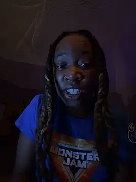 Nayomii28 online show from April 27, 2026, 1:03 am