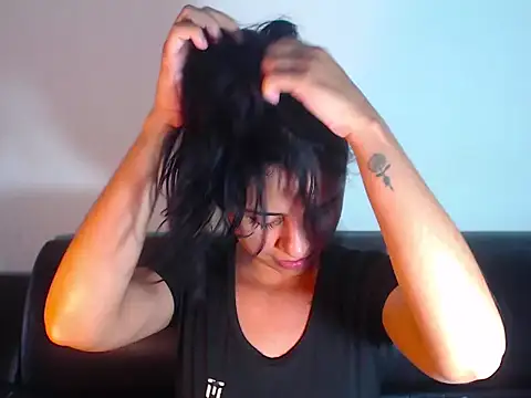BellaLuxxs online show from June 10, 2026, 10:19 pm