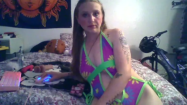 Snapshot of BunnyHooppss chatting on June 10, 2026, 5:56 pm BunnyHooppss online show from June 10, 2026, 5:56 pm
