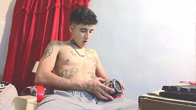 charles carterxxx online show from May 14, 2026, 10:05 pm