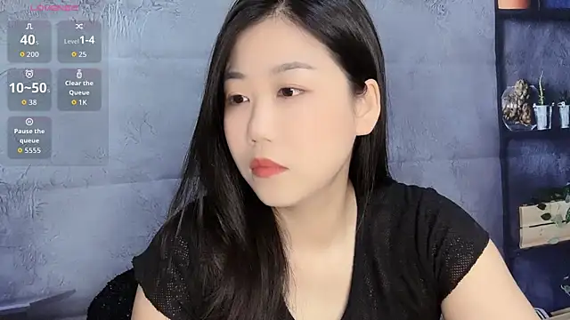 Snapshot of F-Yuwei chatting on April 30, 2026, 12:44 pm F-Yuwei online show from April 30, 2026, 12:44 pm