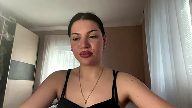 CrystalMuze online show from April 29, 2026, 1:48 pm
