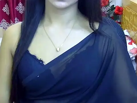 Alina Nur online show from July 17, 2026, 6:02 pm