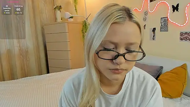 MidnightPoise online show from May 11, 2026, 5:24 am