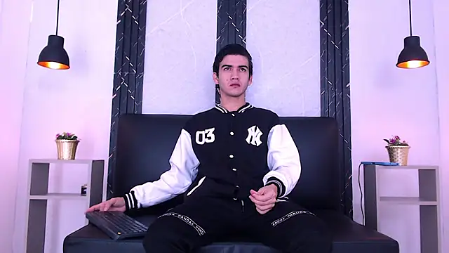 Feiccer Castquer online show from May 10, 2026, 11:15 am