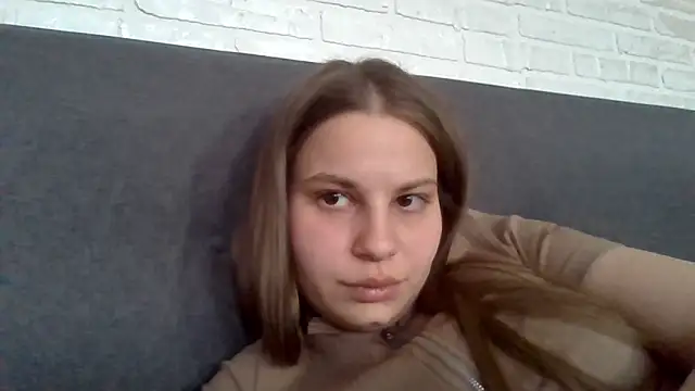  Linsyy ee  online show from April 28, 2026, 2:27 am