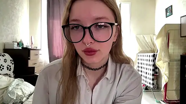 Elinthegreat online show from May 11, 2026, 1:17 pm