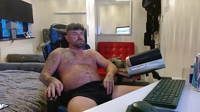 Snapshot of Naughtybihubbyxx chatting on July 6, 2026, 8:44 pm Naughtybihubbyxx online show from July 6, 2026, 8:44 pm