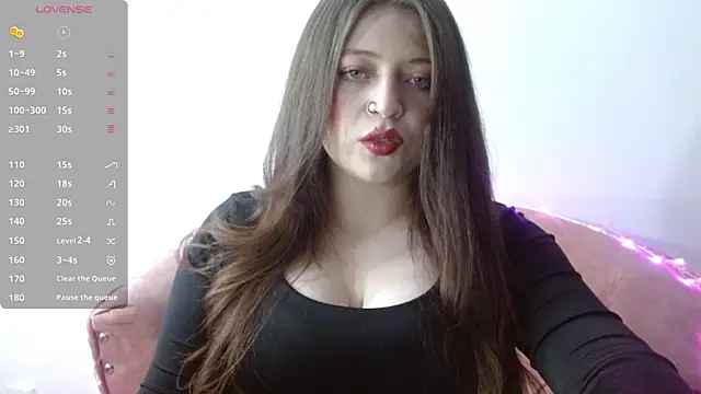 Snapshot of Selene_05 chatting on June 14, 2026, 6:04 am Selene 05 online show from June 14, 2026, 6:04 am