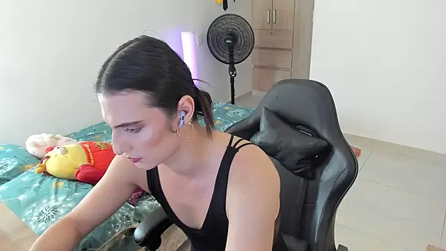 Snapshot of _shantallskinny_ chatting on June 3, 2026, 9:53 pm shantallskinny online show from June 3, 2026, 9:53 pm