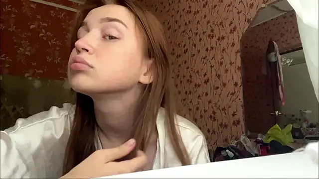 Snapshot of Chloooee chatting on July 12, 2026, 8:49 am Chloooee online show from July 12, 2026, 8:49 am