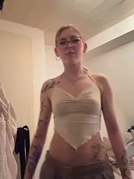 Lina-420 online show from May 18, 2026, 7:52 pm