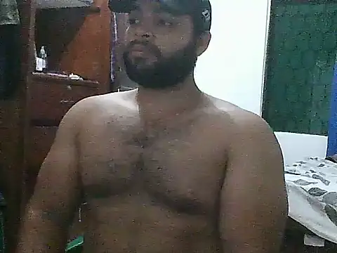 Snapshot of Bearmachin chatting on July 4, 2026, 4:18 am Bearmachin online show from July 4, 2026, 4:18 am