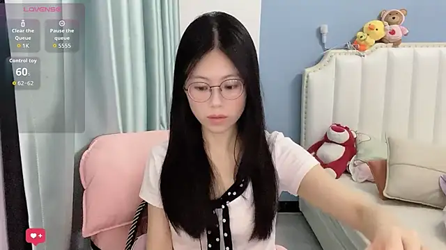 Snapshot of Luna-666 chatting on July 9, 2026, 12:53 pm Luna-666 online show from July 9, 2026, 12:53 pm