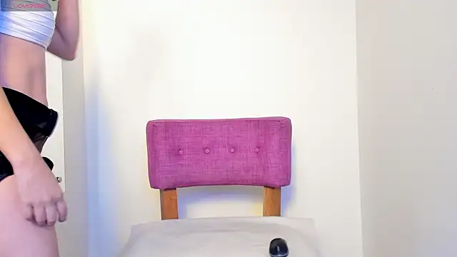 ALICEBLOOOM online show from April 30, 2026, 12:11 pm