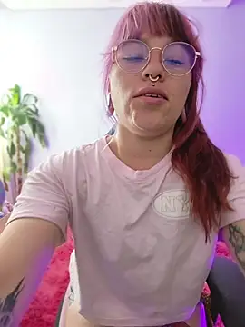 Nyxie8 online show from May 5, 2026, 6:05 pm