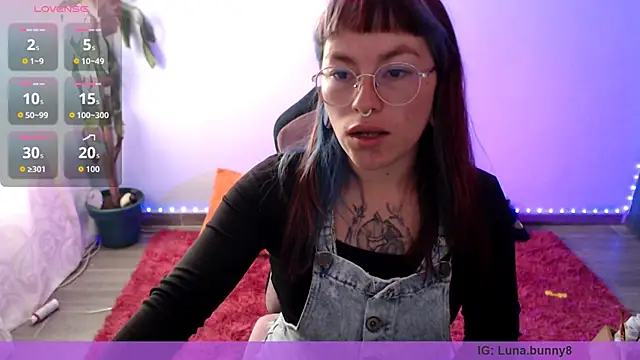 Snapshot of Nyxie8 chatting on May 25, 2026, 8:04 pm Nyxie8 online show from May 25, 2026, 8:04 pm