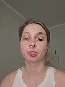 ooopsitscandy online show from May 13, 2026, 3:42 pm