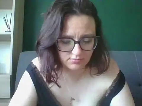 sensual paris online show from May 26, 2026, 5:25 am