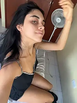 Snapshot of mia_moonna chatting on June 13, 2026, 12:25 pm mia moonna online show from June 13, 2026, 12:25 pm