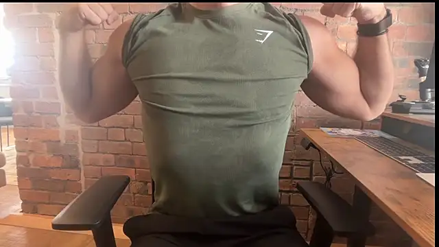 Snapshot of gymshrk chatting on June 14, 2026, 1:46 pm gymshrk online show from June 14, 2026, 1:46 pm