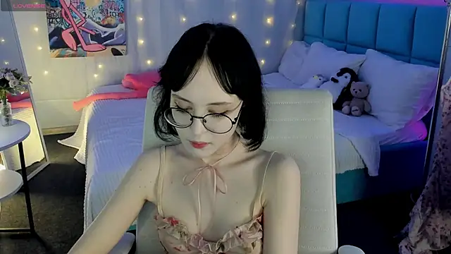 Lilac-Muse online show from June 28, 2026, 11:05 am