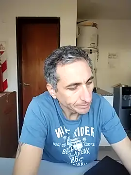 Snapshot of Alejandro83bsf chatting on May 31, 2026, 6:20 pm Alejandro83bsf online show from May 31, 2026, 6:20 pm