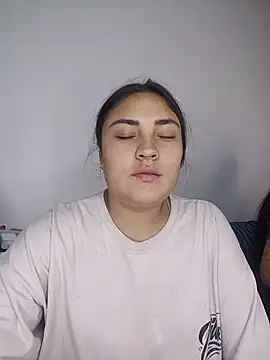 Snapshot of -brendda- chatting on June 19, 2026, 11:52 pm -brendda- online show from June 19, 2026, 11:52 pm