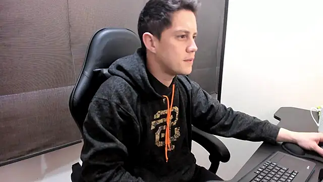 KendricTorres online show from June 29, 2026, 1:33 pm