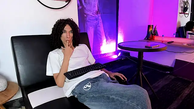 anddy hugecock online show from July 14, 2026, 9:09 pm