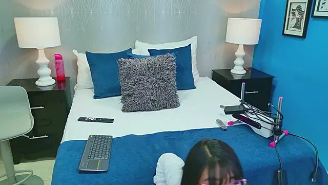 VioletSweetts online show from April 28, 2026, 9:31 pm