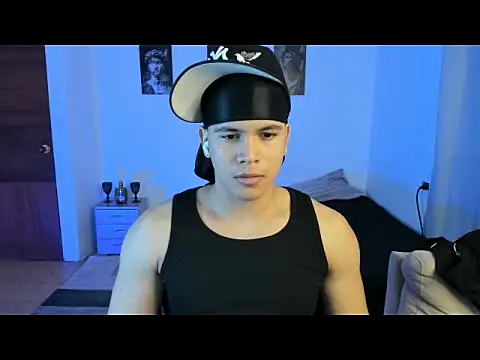Snapshot of sant_wahlberg chatting on July 9, 2026, 10:25 pm sant wahlberg online show from July 9, 2026, 10:25 pm