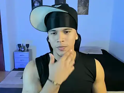 Snapshot of sant_wahlberg chatting on July 22, 2026, 10:56 pm sant wahlberg online show from July 22, 2026, 10:56 pm