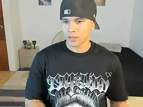 Snapshot of sant_wahlberg chatting on July 23, 2026, 10:40 pm sant wahlberg online show from July 23, 2026, 10:40 pm