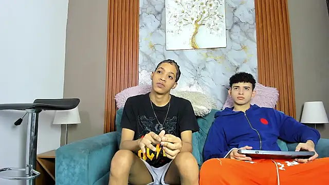 LOVE GUYS1 online show from May 6, 2026, 1:38 pm