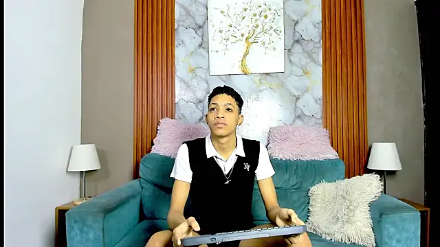 LOVE GUYS1 online show from May 22, 2026, 1:17 pm