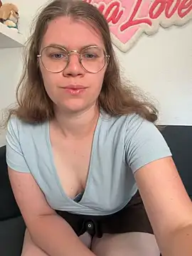 Snapshot of Lina-Love chatting on June 7, 2026, 6:39 am Lina-Love online show from June 7, 2026, 6:39 am