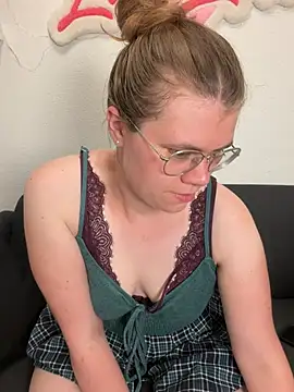 Snapshot of Lina-Love chatting on June 19, 2026, 8:40 am Lina-Love online show from June 19, 2026, 8:40 am