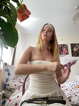 Young Lizzie online show from May 27, 2026, 1:52 pm