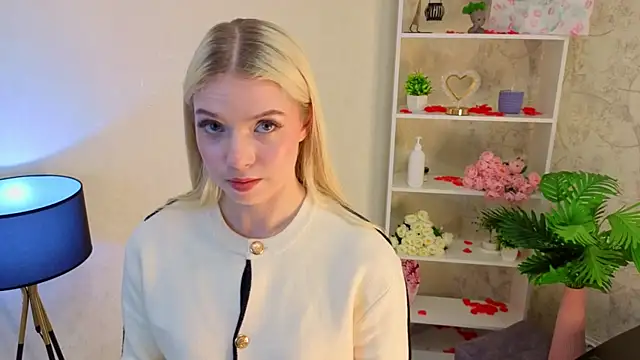 AmandaTrousdale online show from May 5, 2026, 4:26 pm