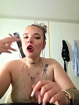 DominaLori online show from April 30, 2026, 6:14 pm