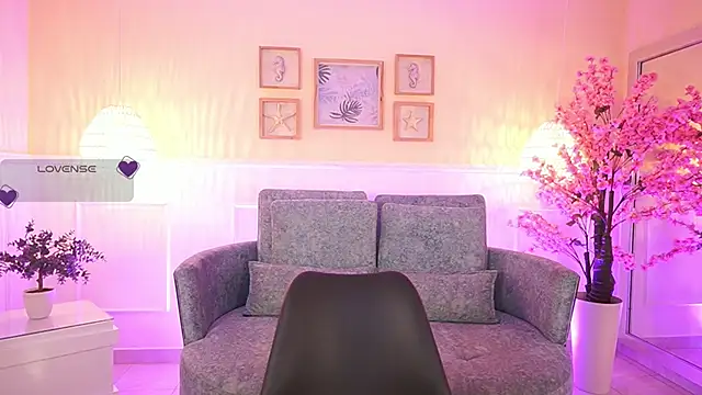 VioletJoness  online show from May 11, 2026, 11:38 am