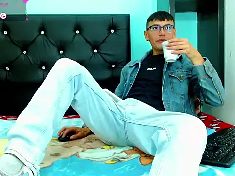 Alexx bigcockk  online show from July 14, 2026, 1:39 pm