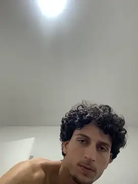 GianLavinnye online show from June 22, 2026, 2:46 am