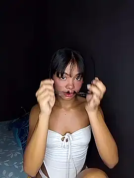 Snapshot of Floresitacampe chatting on May 10, 2026, 10:04 pm Floresitacampe online show from May 10, 2026, 10:04 pm