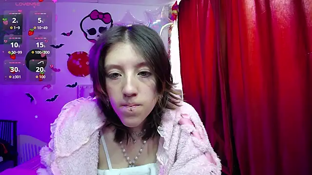 Snapshot of Blair_y_Briar chatting on June 18, 2026, 4:22 pm Blair y Briar online show from June 18, 2026, 4:22 pm