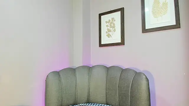 Snapshot of Roxanna_moore chatting on July 21, 2026, 5:10 am Roxanna moore online show from July 21, 2026, 5:10 am
