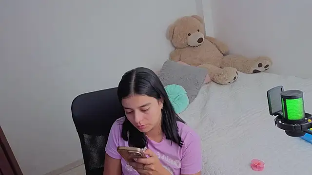 Snapshot of valerihouse_ chatting on July 1, 2026, 1:07 am valerihouse online show from July 1, 2026, 1:07 am